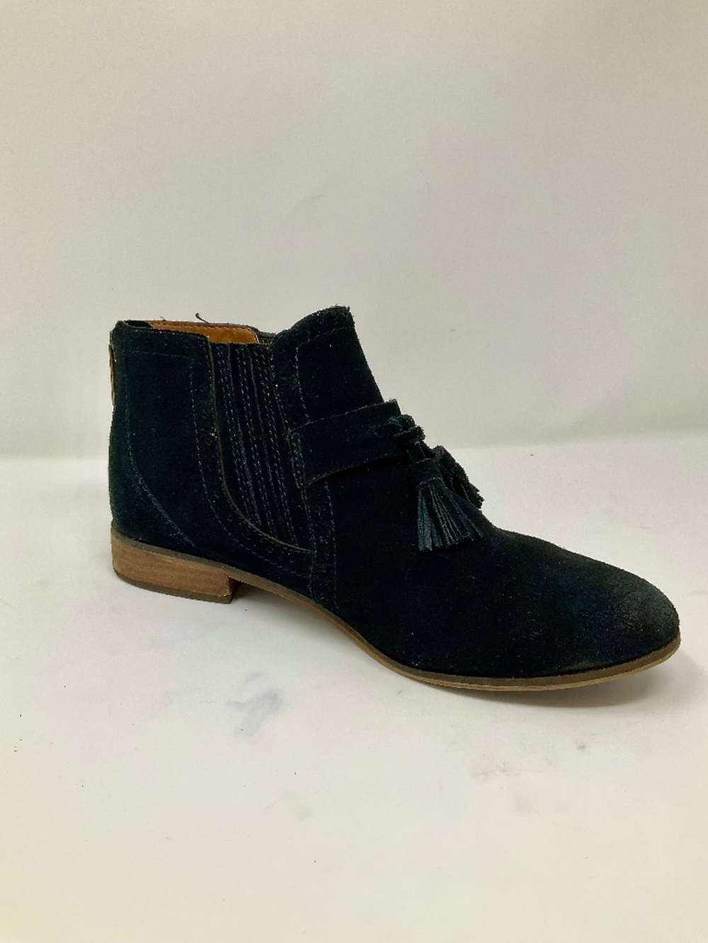 Dolce V Blk Suede Leather Bootie with zipper back & flex elastic side Sz 8.5